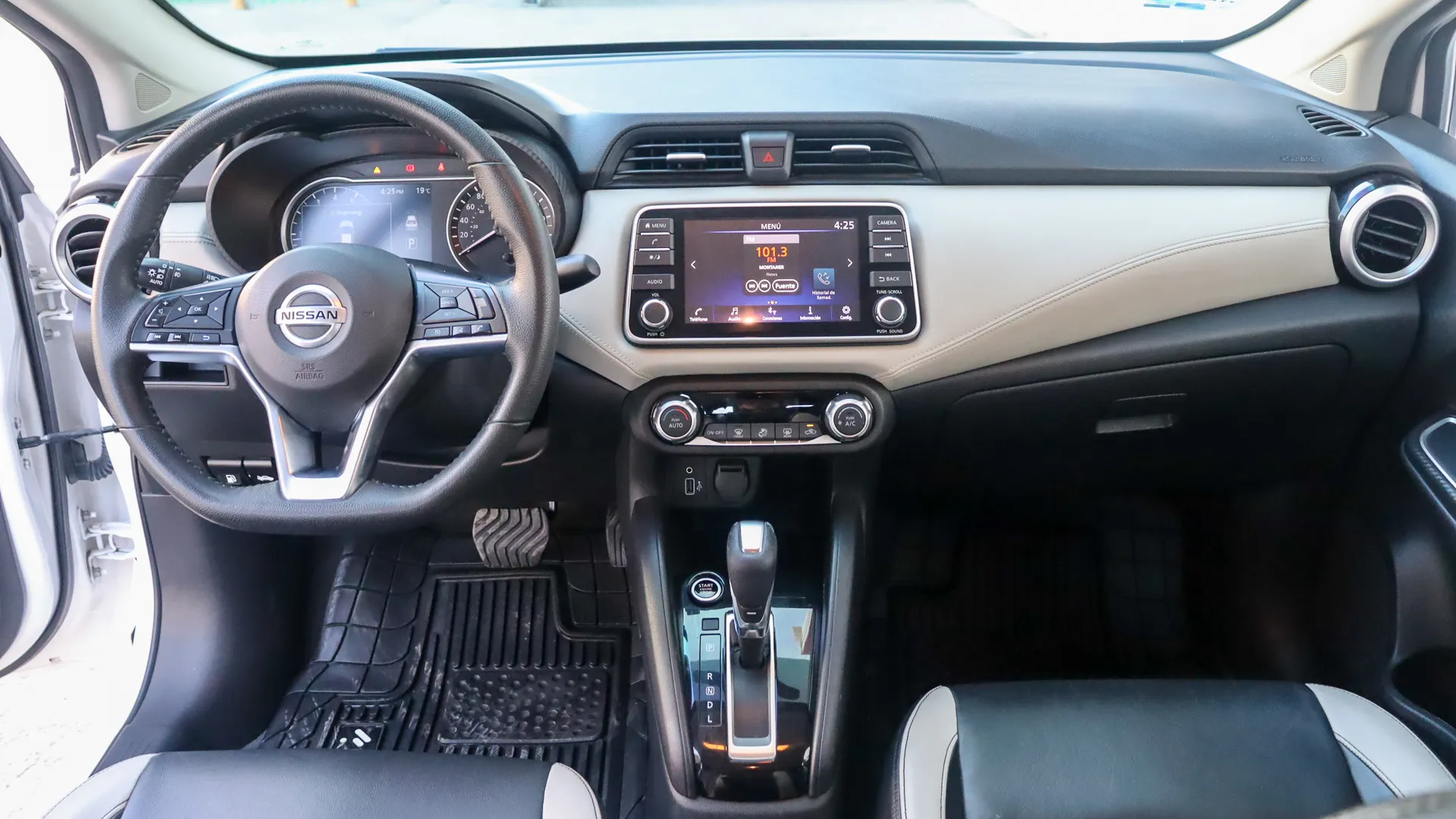 Nissan Versa 2022 1.6 Platinum Piel At