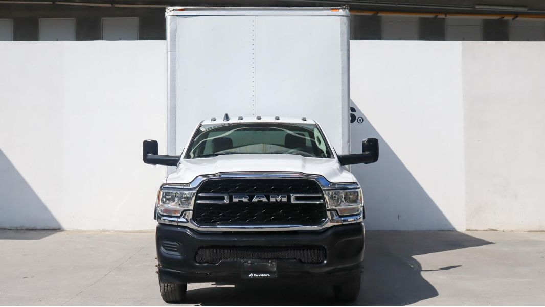 RAM 4000 2019 PL Reg Cab 4x2 V8 5MT