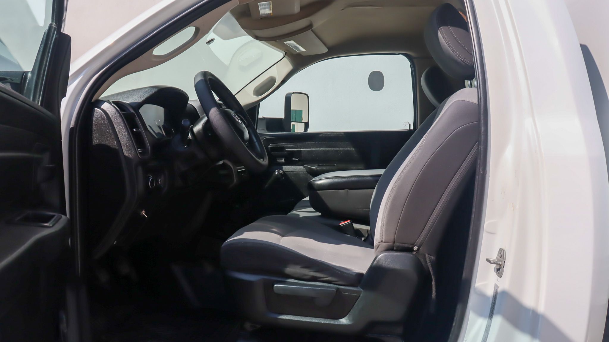 RAM 4000 2019 PL Reg Cab 4x2 V8 5MT