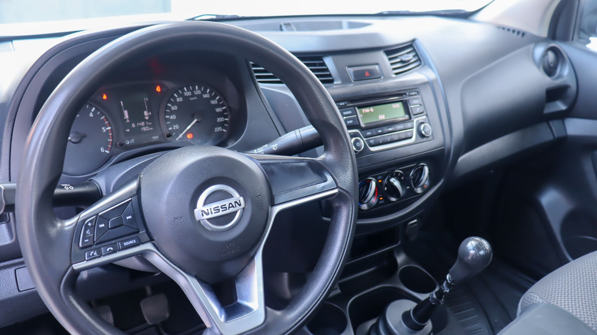 Nissan NP300 2022 2.5 Estacas Dh Aa Mt