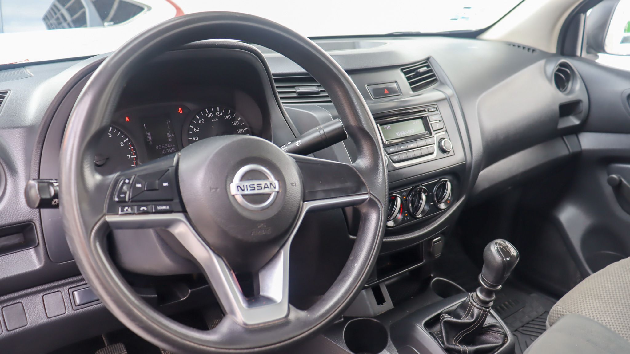 Nissan NP300 2022 2.5 Estacas Dh Aa Mt