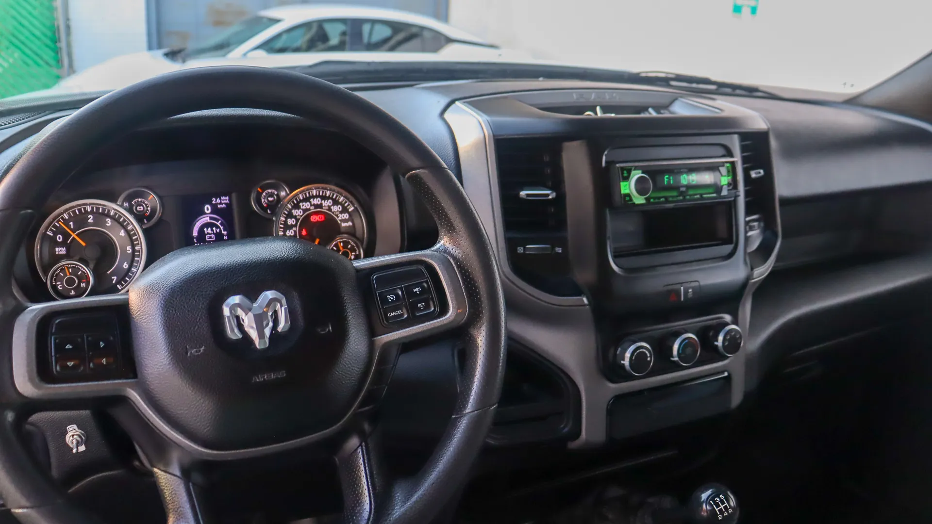 RAM 4000 2022 PL Reg Cab 4x2 V8 5MT