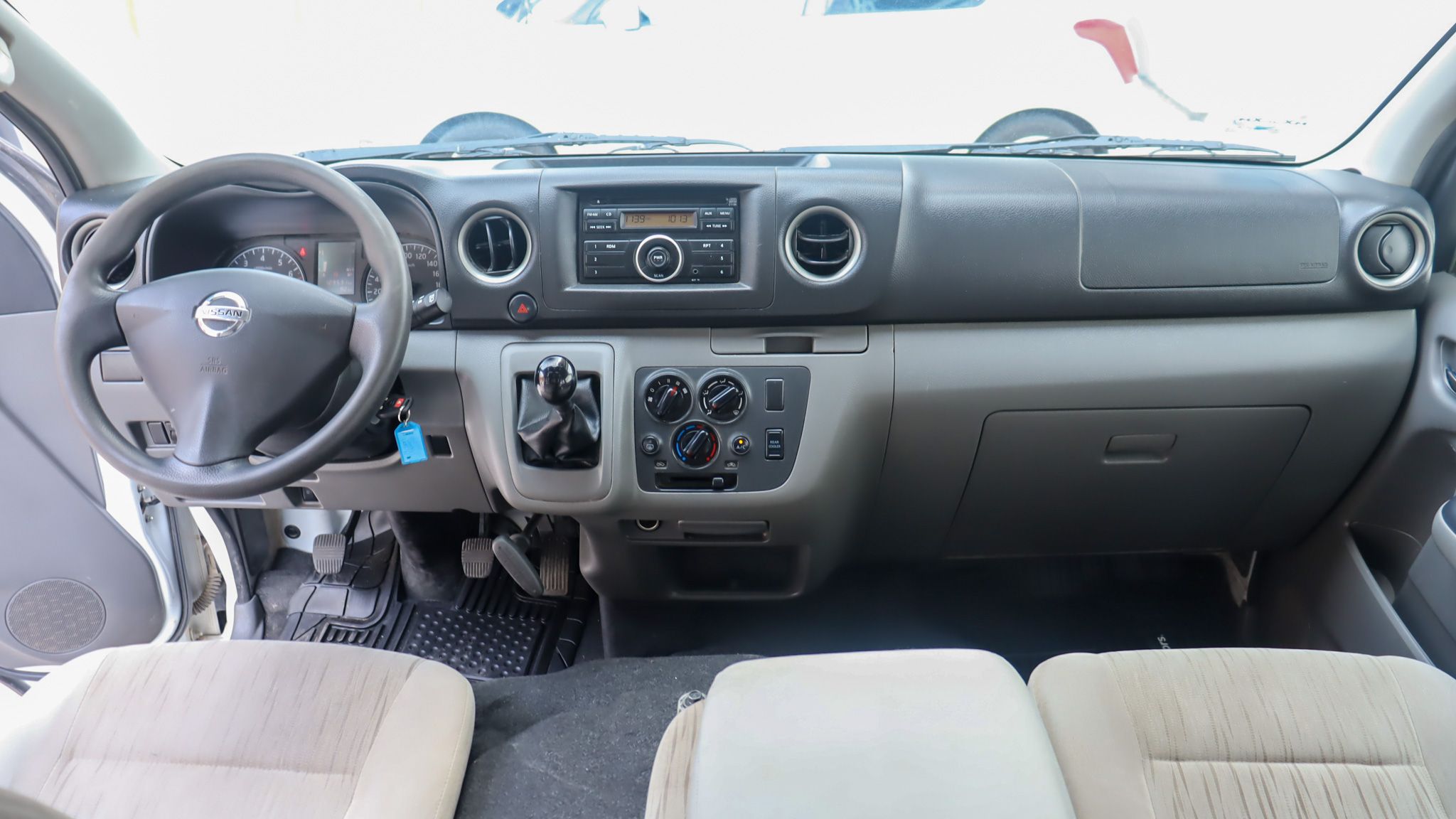 Nissan Urvan 2022 2.5 15 Pas Amplia Aa Mt