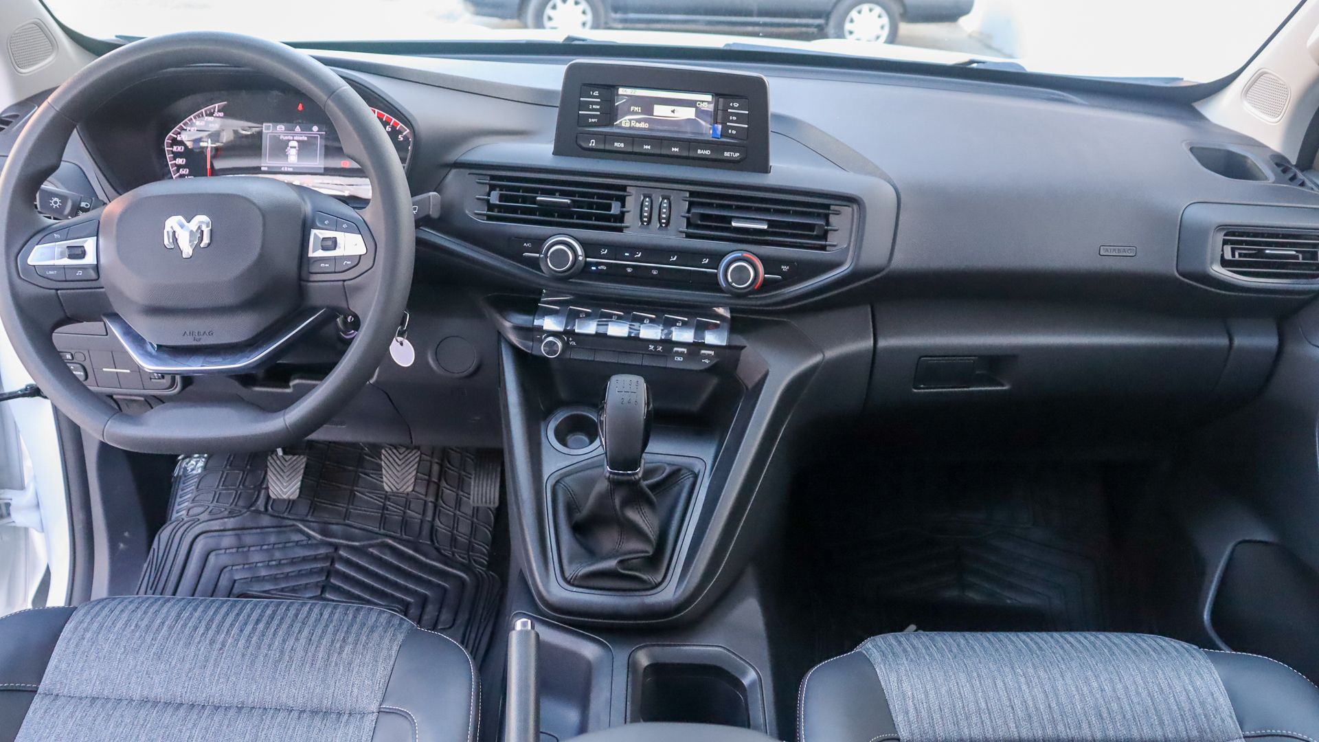 RAM 1200 2026 2.0 Tradesman Doble Cabina 4x2 Mt